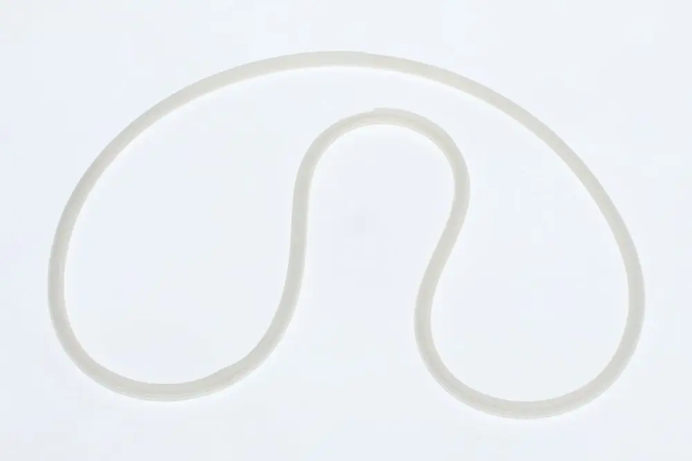 Transparente, flexible Dichtungsschlaufe von Bosch, geformt in einer geschwungenen Kontur, auf heller Oberfläche liegend.